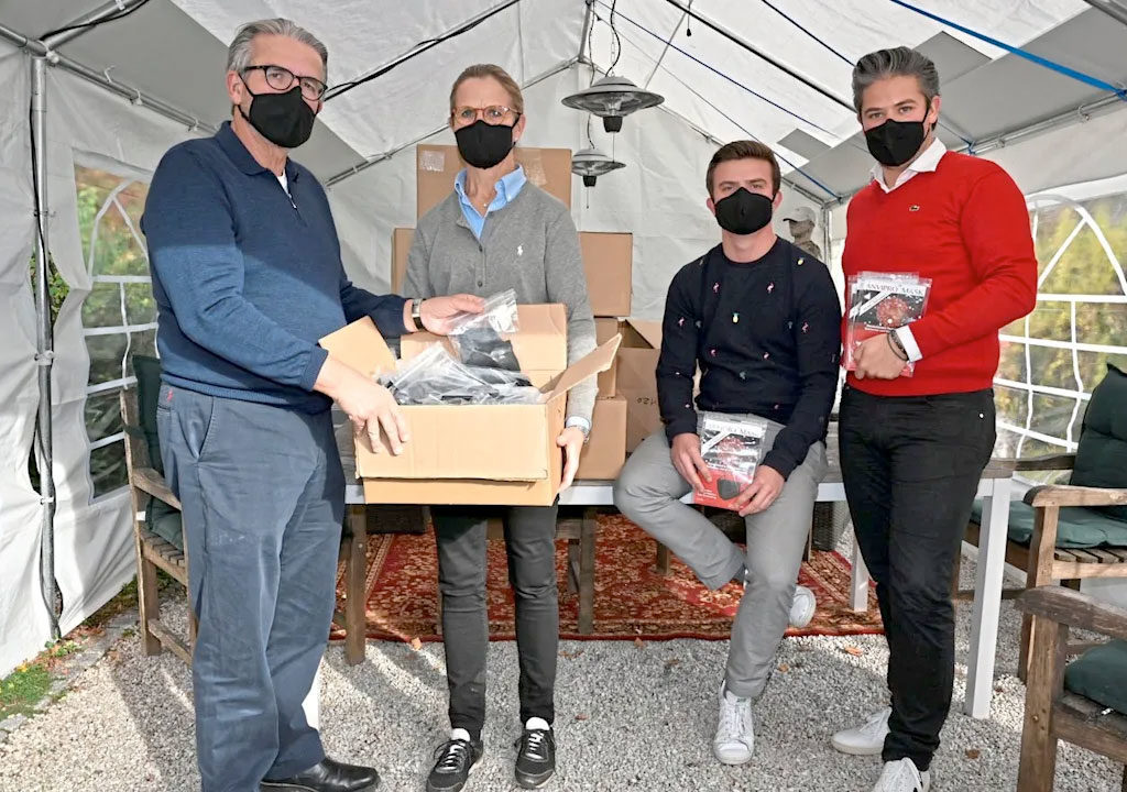 Presse STUTTGARTER START-UP Familie liefert Antiviren-Masken ins ganze Land